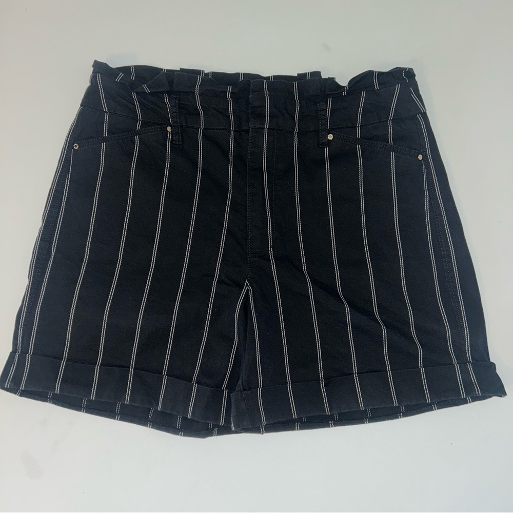 White House Black Market Pinstripe high rise paper bag 5”inch shorts size‎ 4